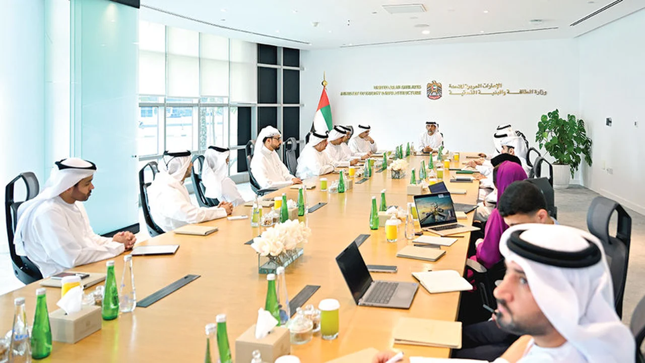 «الإمارات للتكامل اللوجستي» تدرس تطوير أنظمة النقل والتجارة والخدمات